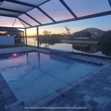 Newly Built Villa Ballerina With Heated Pool And Incredible View Into Beautiful Arrowheadcanal Cape Coral Kültér fotó