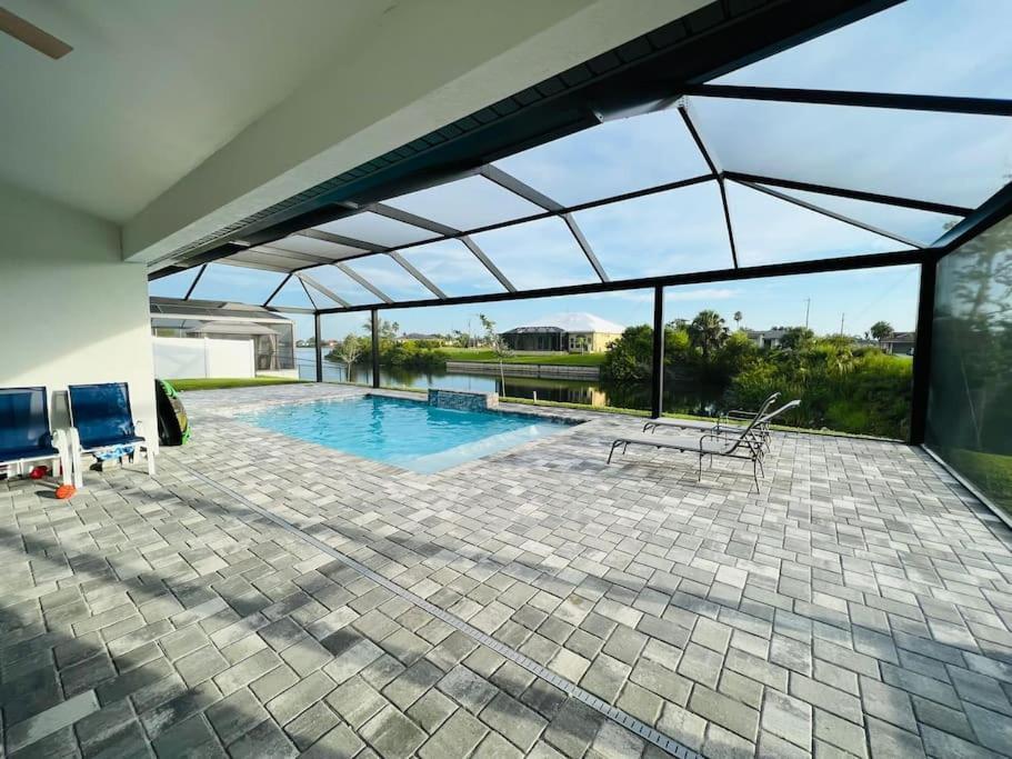 Newly Built Villa Ballerina With Heated Pool And Incredible View Into Beautiful Arrowheadcanal Cape Coral Kültér fotó