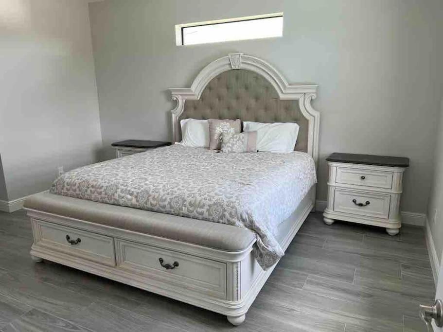 Newly Built Villa Ballerina With Heated Pool And Incredible View Into Beautiful Arrowheadcanal Cape Coral Kültér fotó