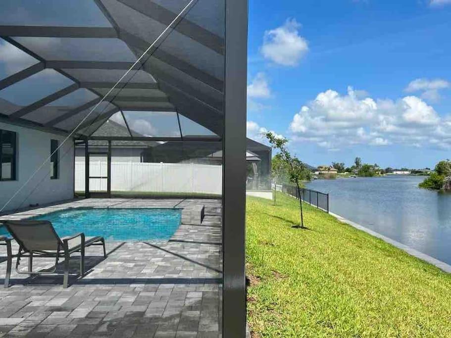 Newly Built Villa Ballerina With Heated Pool And Incredible View Into Beautiful Arrowheadcanal Cape Coral Kültér fotó